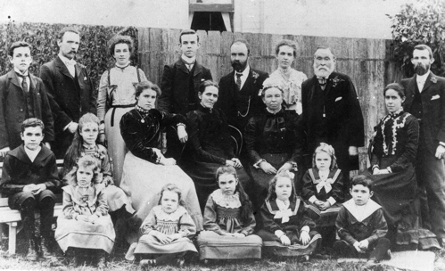 Family
                    of William Thomas and Emm Lane