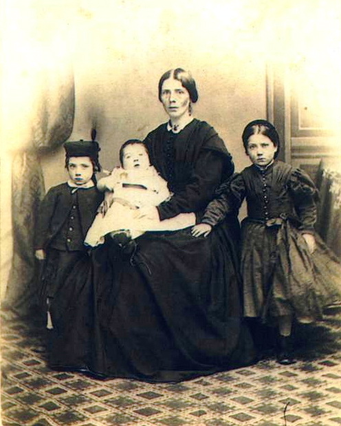 Ursula with Martha,
              Duncan and Arthur